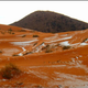 Imagen para el artículo titulado Estas espectaculares fotos del desierto del Sahara nevado son auténticas. No nevaba así desde 1979